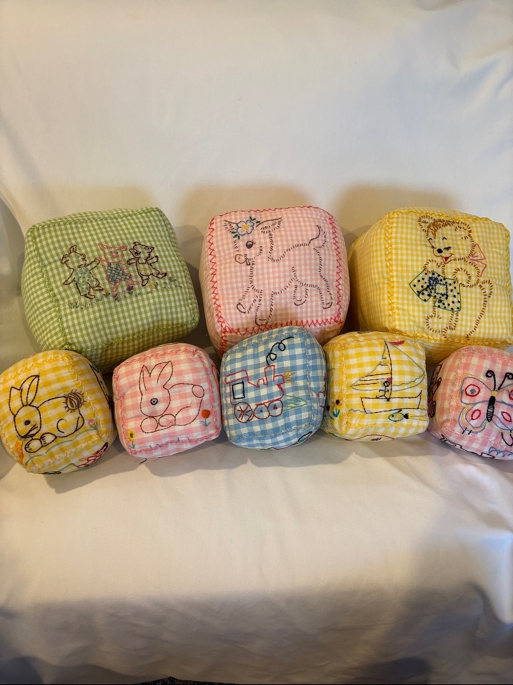 Vintage handmade soft block
Hand embroidered and gingham fabric